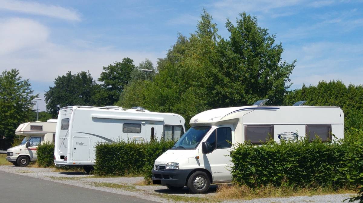 Hövelhof: Wohnmobilstellplatz am Bahnhof